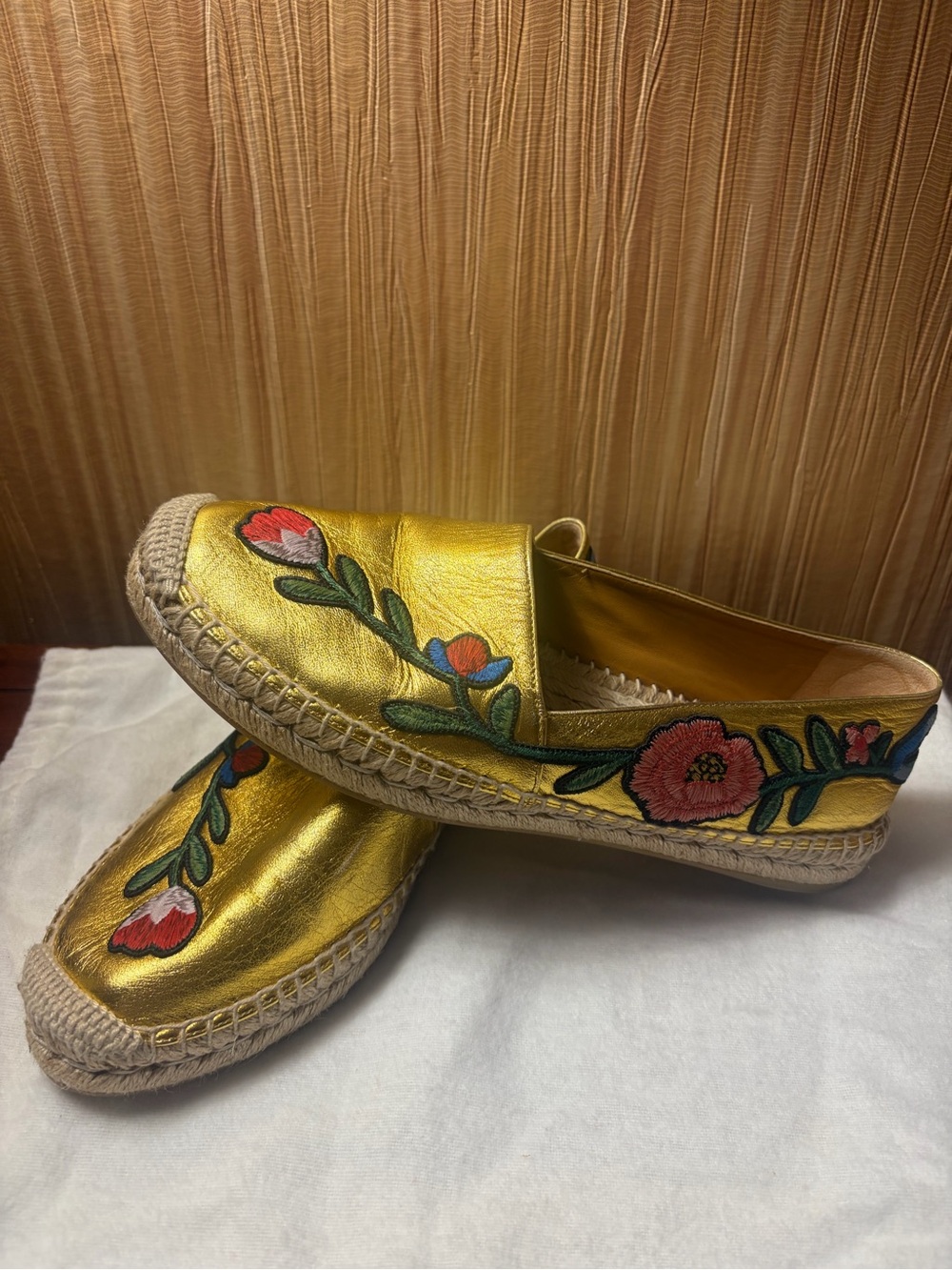 Gucci  Pilar Floral Print Embroidered Gold Metallic Espadrille Leather Size 39